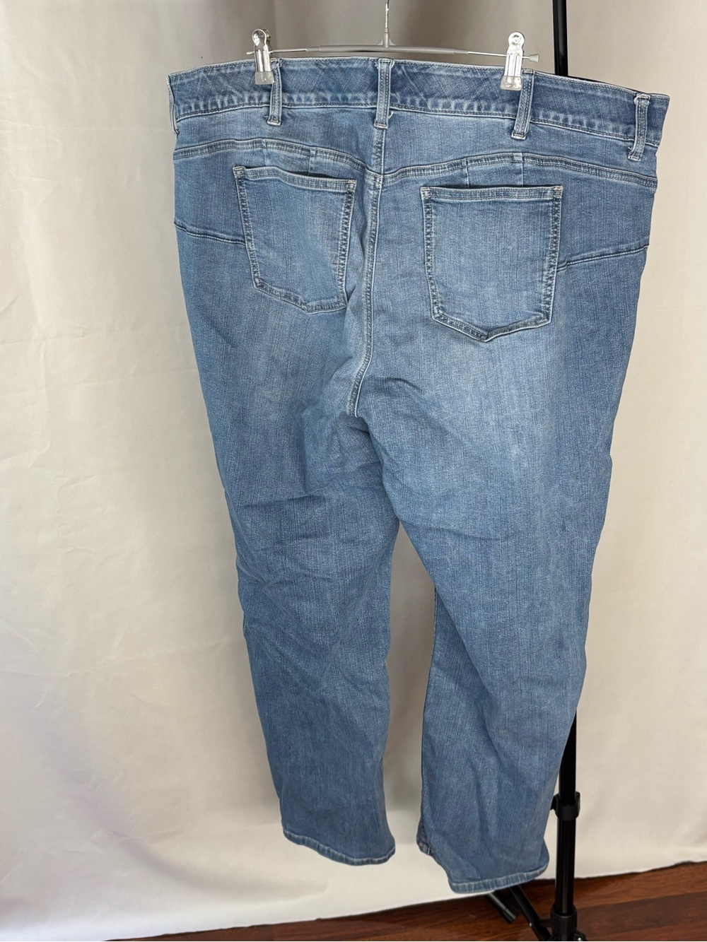 Torrid Light Wash Straight Leg Women's Jeans Plus Size with Spandex - Picture 2 of 4